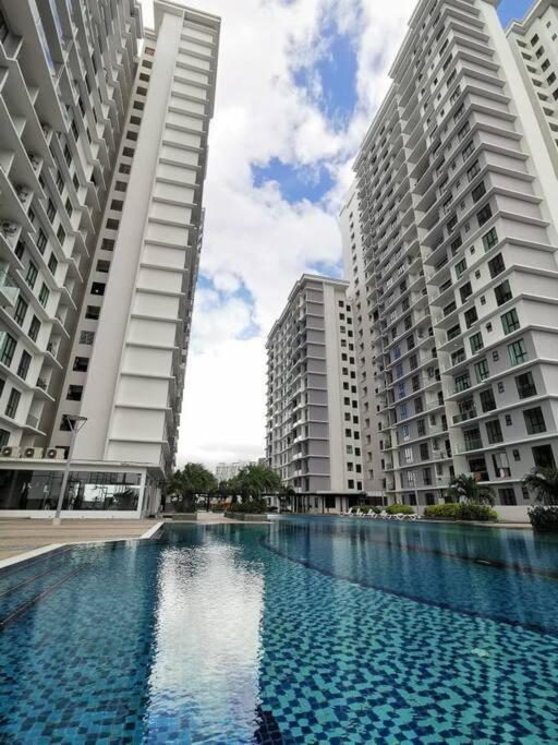Platino 2bedrooms Paradigm Mall Netflix By